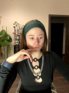 Snapshot of sweetest_pie chatting on December 5, 2024, 4:34 pm sweetest pie online show from December 5, 2024, 4:34 pm