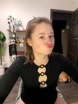 Snapshot of sweetest_pie chatting on December 8, 2024, 9:41 pm sweetest pie online show from December 8, 2024, 9:41 pm