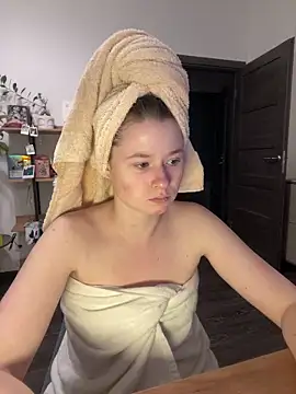 Snapshot of sweetest_pie chatting on January 10, 2025, 7:43 pm sweetest pie online show from January 10, 2025, 7:43 pm