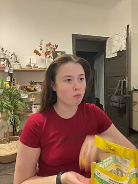 Snapshot of sweetest_pie chatting on February 7, 2025, 8:42 pm sweetest pie online show from February 7, 2025, 8:42 pm