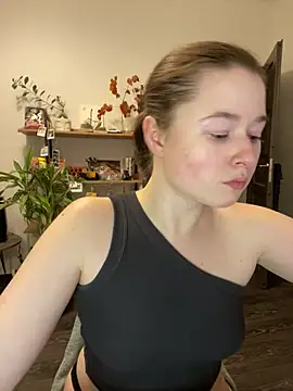 Snapshot of sweetest_pie chatting on March 5, 2025, 10:32 pm sweetest pie online show from March 5, 2025, 10:32 pm