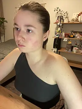 Snapshot of sweetest_pie chatting on March 6, 2025, 8:27 pm sweetest pie online show from March 6, 2025, 8:27 pm