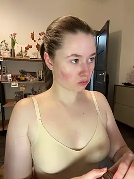 Snapshot of sweetest_pie chatting on March 11, 2025, 10:53 pm sweetest pie online show from March 11, 2025, 10:53 pm