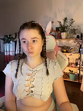 Snapshot of sweetest_pie chatting on September 15, 2025, 3:45 pm sweetest pie online show from September 15, 2025, 3:45 pm