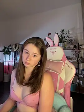 Snapshot of sweetest_pie chatting on September 23, 2025, 6:44 pm sweetest pie online show from September 23, 2025, 6:44 pm