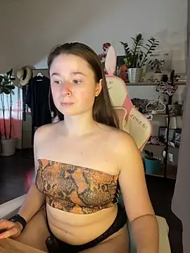 Snapshot of sweetest_pie chatting on September 25, 2025, 5:38 pm sweetest pie online show from September 25, 2025, 5:38 pm