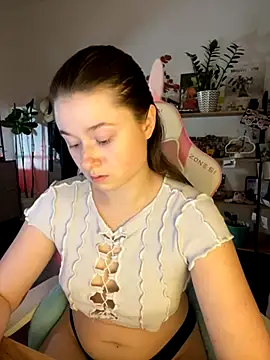 Snapshot of sweetest_pie chatting on September 26, 2025, 6:45 pm sweetest pie online show from September 26, 2025, 6:45 pm