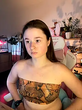 Snapshot of sweetest_pie chatting on September 27, 2025, 6:24 pm sweetest pie online show from September 27, 2025, 6:24 pm