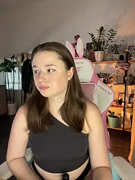 Snapshot of sweetest_pie chatting on October 16, 2025, 5:25 pm sweetest pie online show from October 16, 2025, 5:25 pm