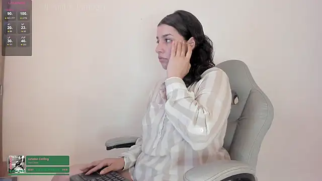 carmesix online show from December 15, 2025, 7:18 pm