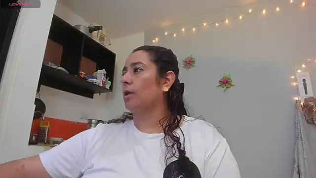 agathaxxx-69 online show from February 15, 2025, 7:50 pm