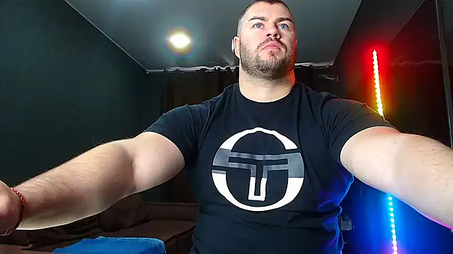 Snapshot of muscularjohnforuX chatting on February 17, 2025, 8:30 am muscularjohnforuX online show from February 17, 2025, 8:30 am