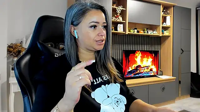 Claire95  online show from October 22, 2025, 4:24 am