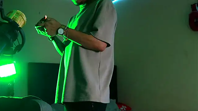 Snapshot of BestMasterForYou chatting on November 22, 2025, 8:13 am BestMasterForYou online show from November 22, 2025, 8:13 am