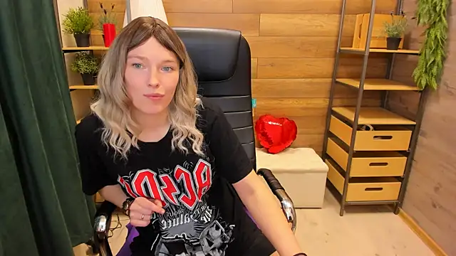 Snapshot of _fiona_Love chatting on February 10, 2025, 9:25 pm  fiona Love online show from February 10, 2025, 9:25 pm