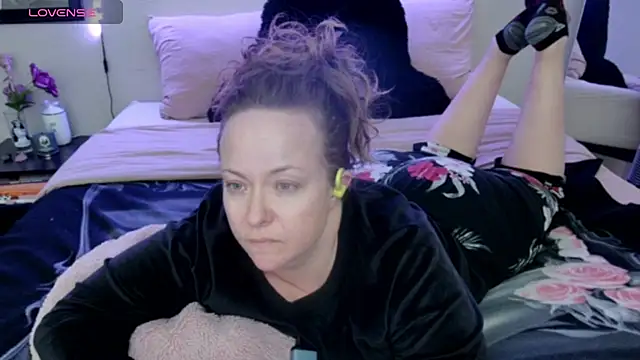 julimonroe online show from March 2, 2025, 3:24 am