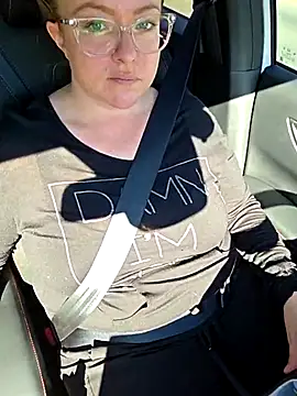 julimonroe online show from March 7, 2025, 4:11 pm