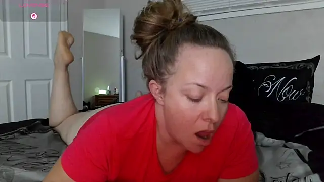 julimonroe online show from October 14, 2025, 3:40 am