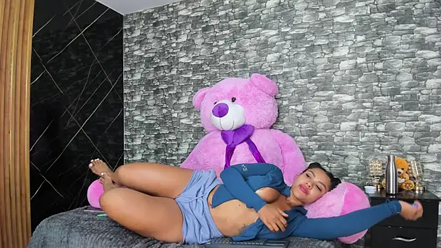 Snapshot of HeidyWillss chatting on February 19, 2025, 12:03 am HeidyWillss online show from February 19, 2025, 12:03 am