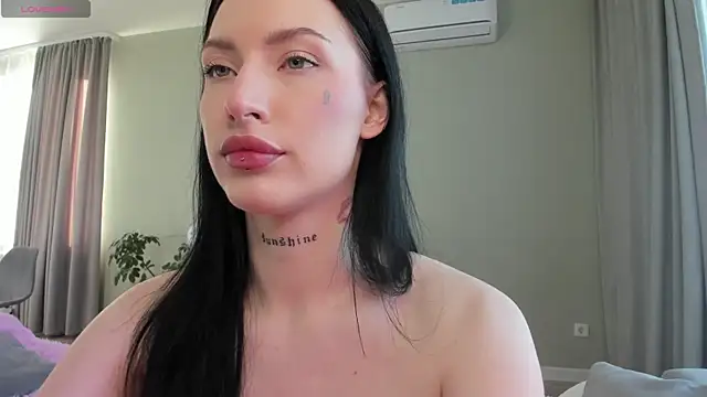 JenniferQueen11 online show from September 27, 2025, 2:16 am