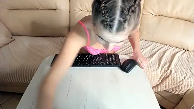 Snapshot of ElizSweet chatting on February 28, 2025, 8:42 am ElizSweet online show from February 28, 2025, 8:42 am