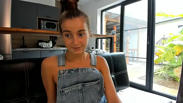 Snapshot of ElizSweet chatting on November 13, 2025, 8:46 am ElizSweet online show from November 13, 2025, 8:46 am