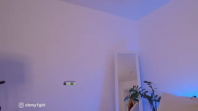 Snapshot of Fallinlove1 chatting on November 10, 2025, 12:26 pm Fallinlove1 online show from November 10, 2025, 12:26 pm