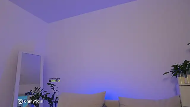 Snapshot of Fallinlove1 chatting on November 21, 2025, 12:37 pm Fallinlove1 online show from November 21, 2025, 12:37 pm