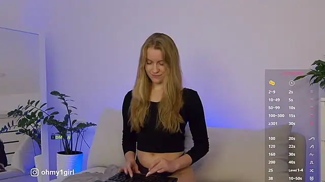 Snapshot of Fallinlove1 chatting on December 5, 2025, 3:20 pm Fallinlove1 online show from December 5, 2025, 3:20 pm