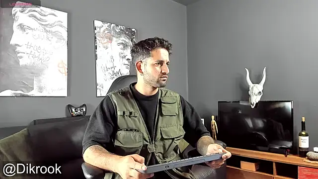 Snapshot of Davevilboy chatting on January 13, 2025, 9:19 am Davevilboy online show from January 13, 2025, 9:19 am