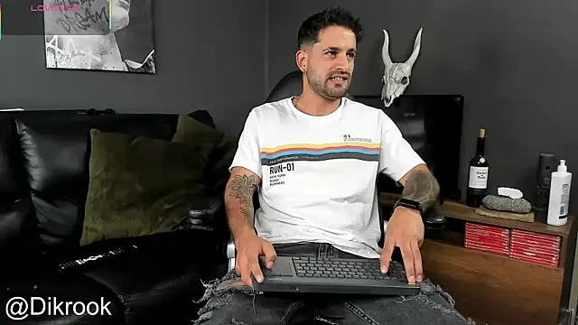 Snapshot of Davevilboy chatting on January 28, 2025, 12:32 pm Davevilboy online show from January 28, 2025, 12:32 pm