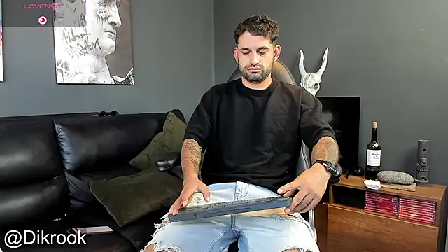 Snapshot of Davevilboy chatting on January 30, 2025, 12:27 pm Davevilboy online show from January 30, 2025, 12:27 pm
