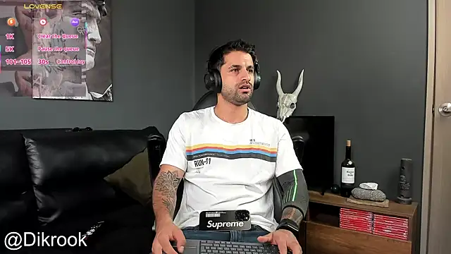 Snapshot of Davevilboy chatting on February 5, 2025, 12:17 pm Davevilboy online show from February 5, 2025, 12:17 pm