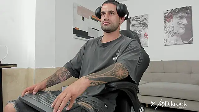 Snapshot of Davevilboy chatting on September 19, 2025, 12:50 pm Davevilboy online show from September 19, 2025, 12:50 pm