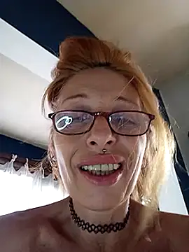 Snapshot of FrozenWaffle chatting on February 3, 2025, 7:21 pm FrozenWaffle online show from February 3, 2025, 7:21 pm