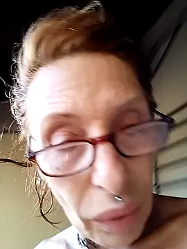 Snapshot of FrozenWaffle chatting on February 8, 2025, 9:57 pm FrozenWaffle online show from February 8, 2025, 9:57 pm