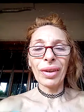 Snapshot of FrozenWaffle chatting on February 13, 2025, 10:33 pm FrozenWaffle online show from February 13, 2025, 10:33 pm