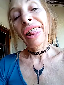 Snapshot of FrozenWaffle chatting on February 15, 2025, 3:17 pm FrozenWaffle online show from February 15, 2025, 3:17 pm