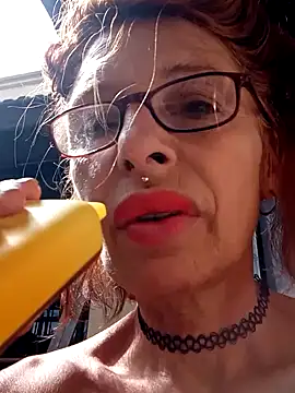 Snapshot of FrozenWaffle chatting on February 15, 2025, 6:23 pm FrozenWaffle online show from February 15, 2025, 6:23 pm