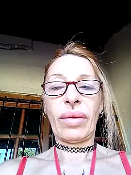 Snapshot of FrozenWaffle chatting on February 17, 2025, 2:04 pm FrozenWaffle online show from February 17, 2025, 2:04 pm