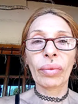 Snapshot of FrozenWaffle chatting on February 19, 2025, 6:54 pm FrozenWaffle online show from February 19, 2025, 6:54 pm