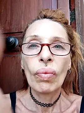 Snapshot of FrozenWaffle chatting on February 20, 2025, 10:15 pm FrozenWaffle online show from February 20, 2025, 10:15 pm