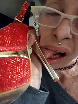 Snapshot of FrozenWaffle chatting on September 23, 2025, 5:38 pm FrozenWaffle online show from September 23, 2025, 5:38 pm