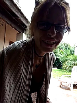 Snapshot of FrozenWaffle chatting on November 22, 2025, 4:50 pm FrozenWaffle online show from November 22, 2025, 4:50 pm