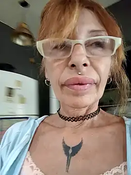 Snapshot of FrozenWaffle chatting on December 1, 2025, 4:23 pm FrozenWaffle online show from December 1, 2025, 4:23 pm