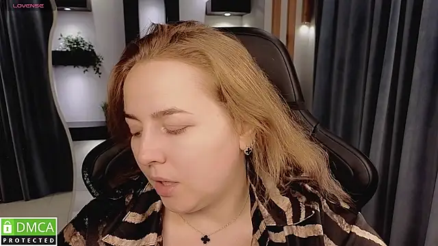 Snapshot of Mira_Mermayd chatting on November 23, 2025, 1:27 am Mira Mermayd online show from November 23, 2025, 1:27 am