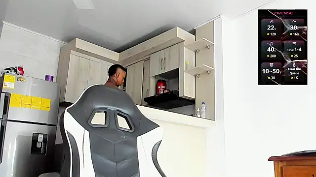 YeremiBrowm online show from November 29, 2025, 7:39 pm