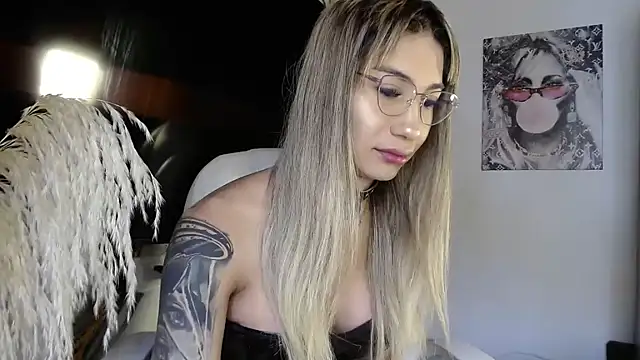 saraplayboy96 online show from October 28, 2025, 6:32 pm