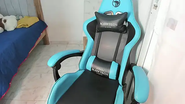 Lunastar02 online show from March 16, 2025, 1:27 pm