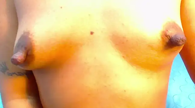 Snapshot of Amy_Ronan chatting on December 7, 2024, 6:37 pm Amy Ronan online show from December 7, 2024, 6:37 pm